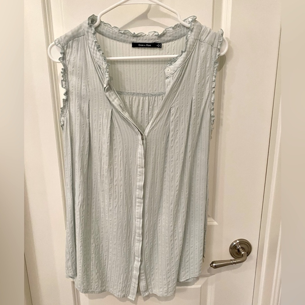 Doe and Rae Sleeveless Sage Green Top Size L